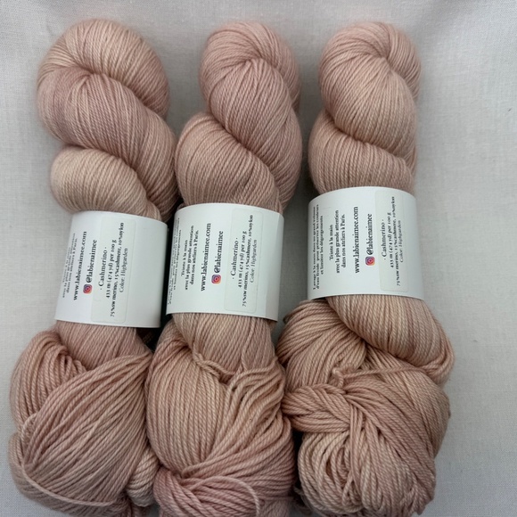 La Bien Aimee Cashmerino "Highgarden" - 3 Skeins - Picture 5 of 6